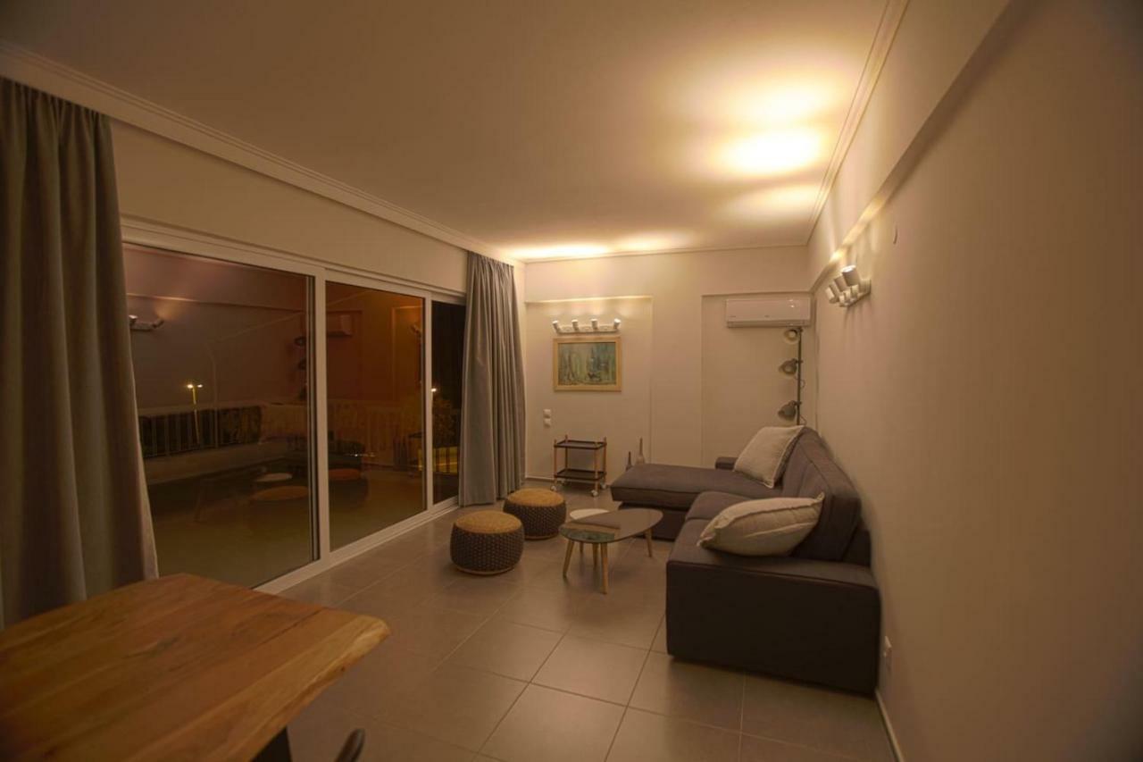Seaside Renovated Top Floor Apartment Saronida Εξωτερικό φωτογραφία